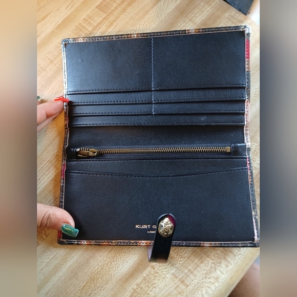 🔹️Kurt Geiger🔹️  💕RARE💕 Black and Multicolor Lipstick Print Clutch - Picture 12 of 13